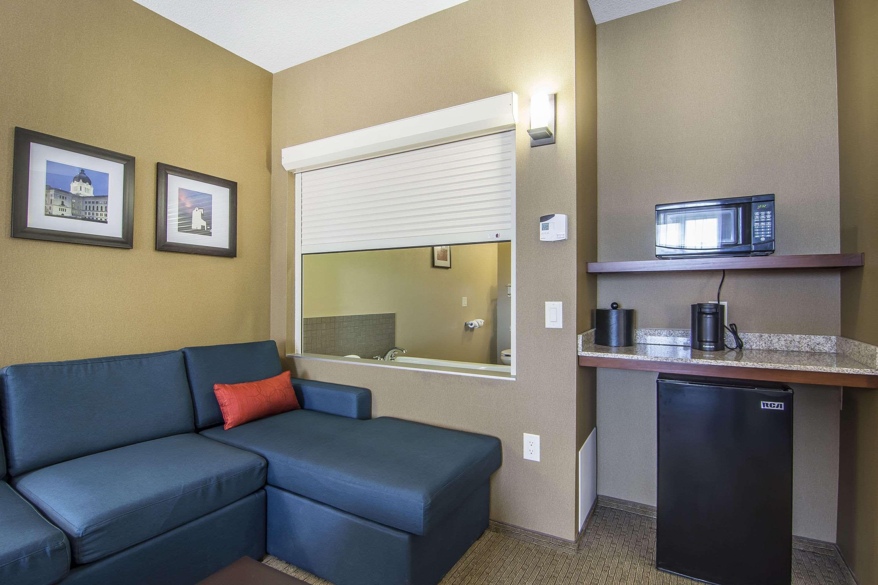 Comfort Suites Regina Exterior foto