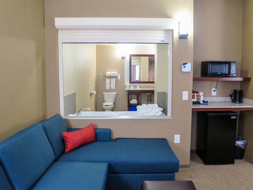 Comfort Suites Regina Exterior foto
